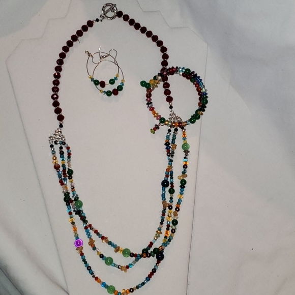 Multi-Color Bib - Picture 1 of 3